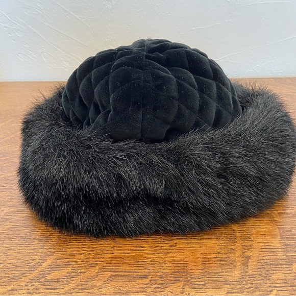 VINTAGE BLACK FAUX FUR FUZZY QUILTED CIRCLE SOFT LUXURY FANCY WOMENS WINTER HAT - Picture 2 of 8